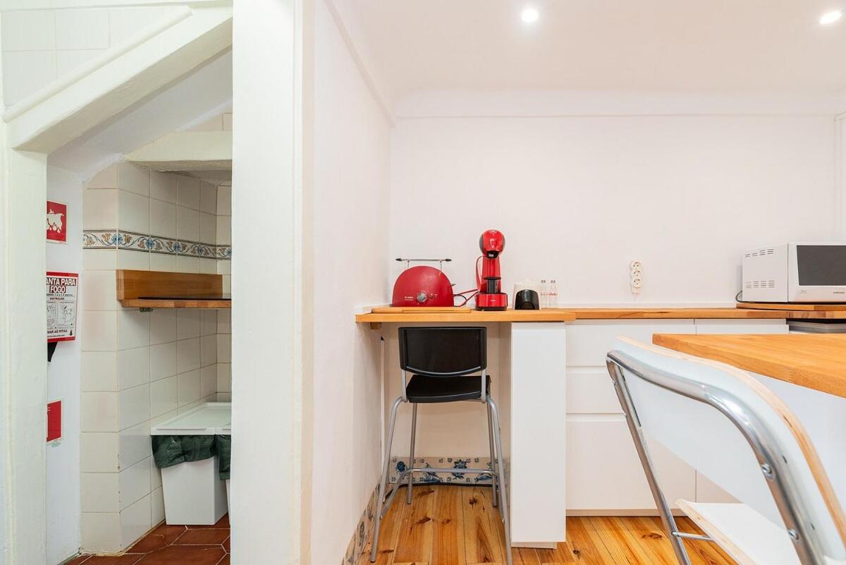 Attic Apartment With Balcony In Bairro Alto リスボン エクステリア 写真